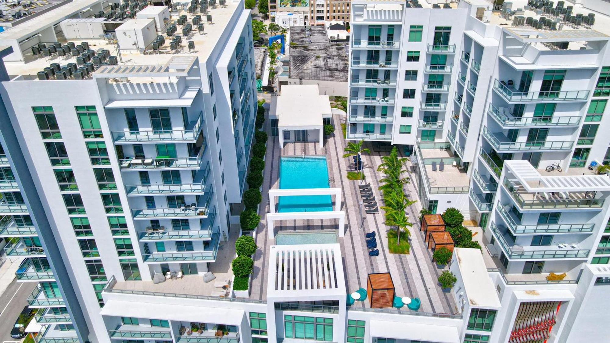 3900-604lg Design District, 1 Bedroom & 1 Bathroom Apartment *