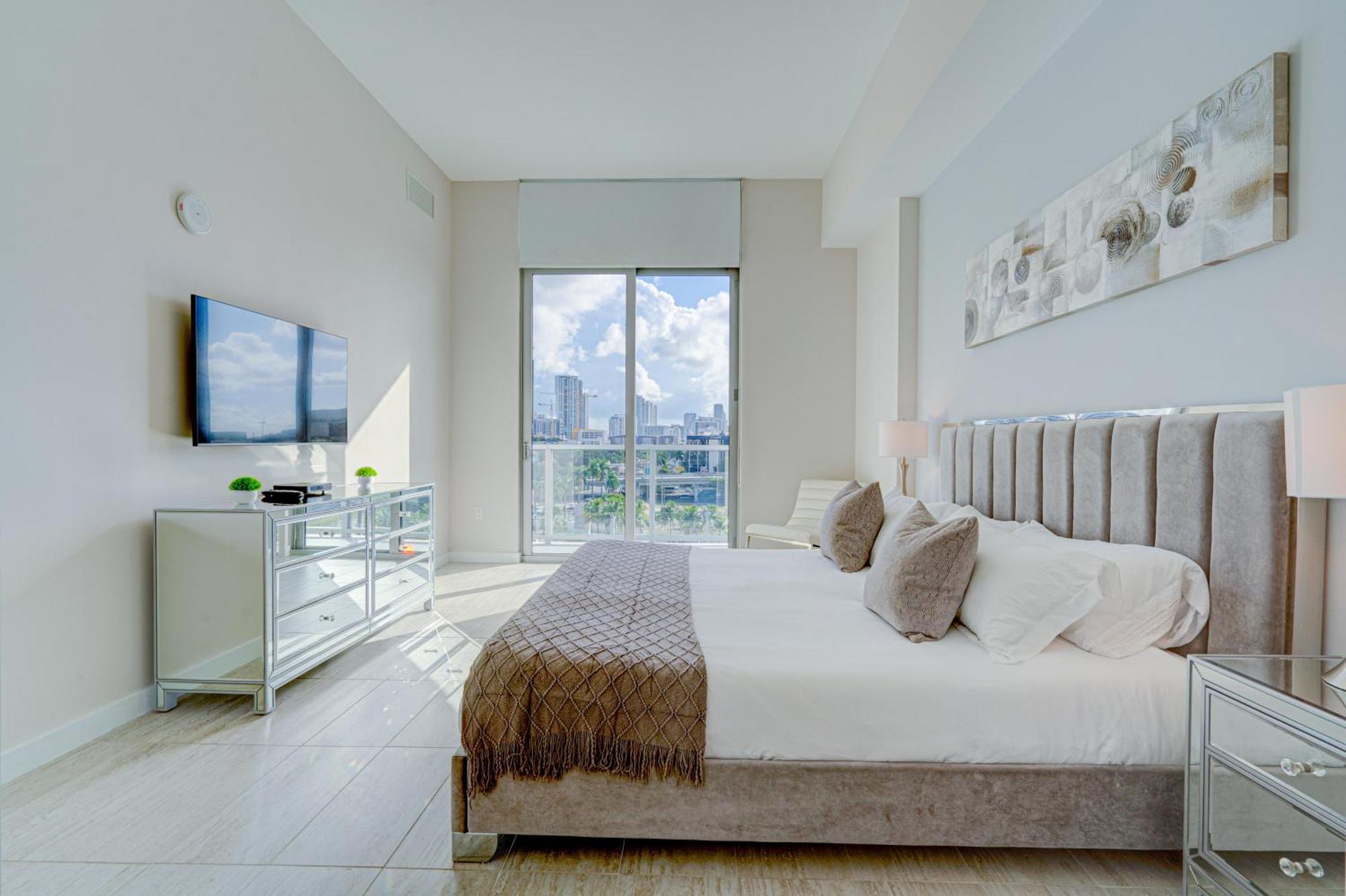 3900-604lg Design District, 1 Bedroom & 1 Bathroom *