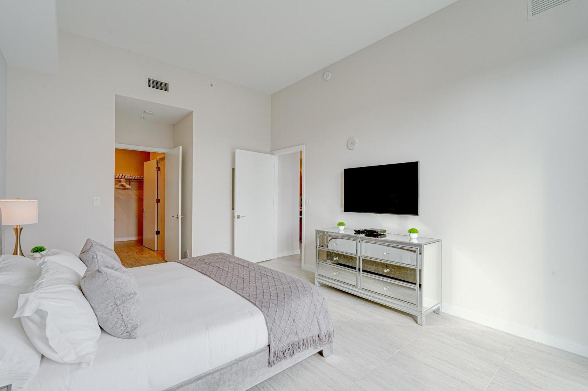 3900-604lg Design District, 1 Bedroom & 1 Bathroom Apartment *